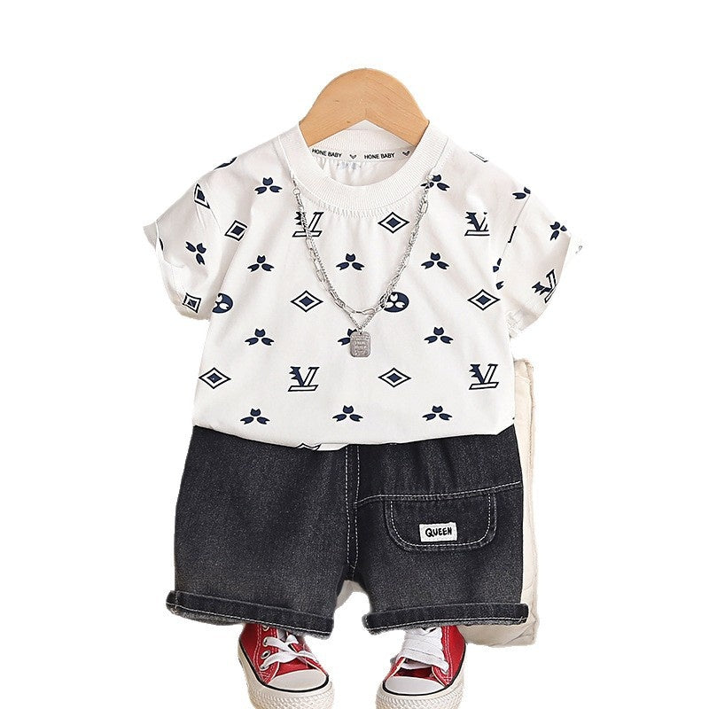 Boys' Fashionable Outfit New Style for 1-3 Year Olds, Summer Clothes with Full Letter Print, Necklace, Short Sleeve Two-Piece Set
