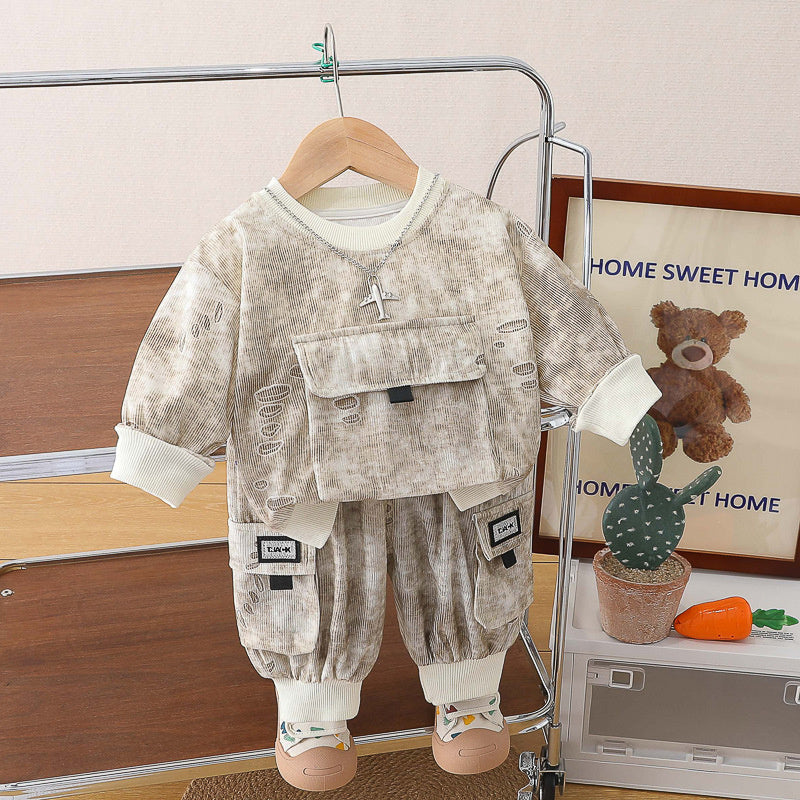 Boys' Outfit 2026 New Fashionable Children's Spring Autumn Style with Ripped Pocket and Necklace Two-Piece Set