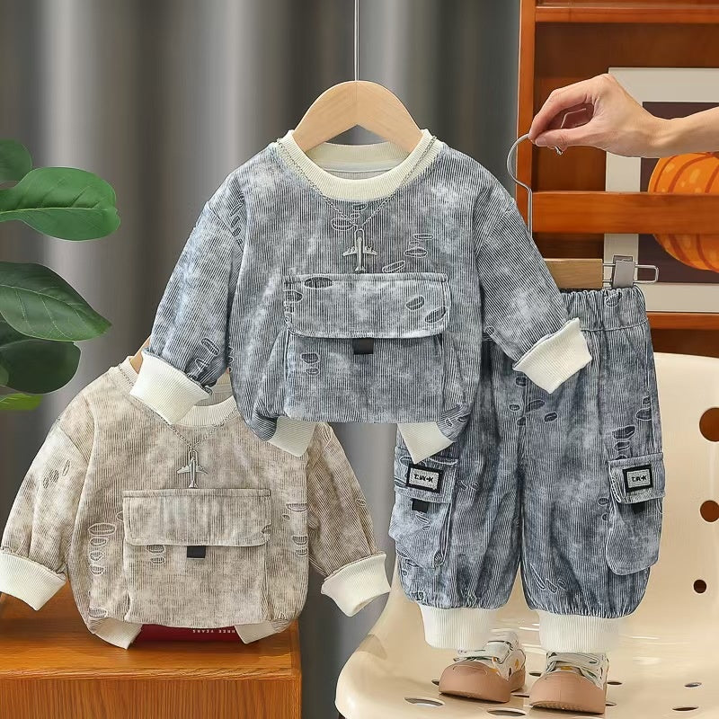 Boys' Outfit 2026 New Fashionable Children's Spring Autumn Style with Ripped Pocket and Necklace Two-Piece Set