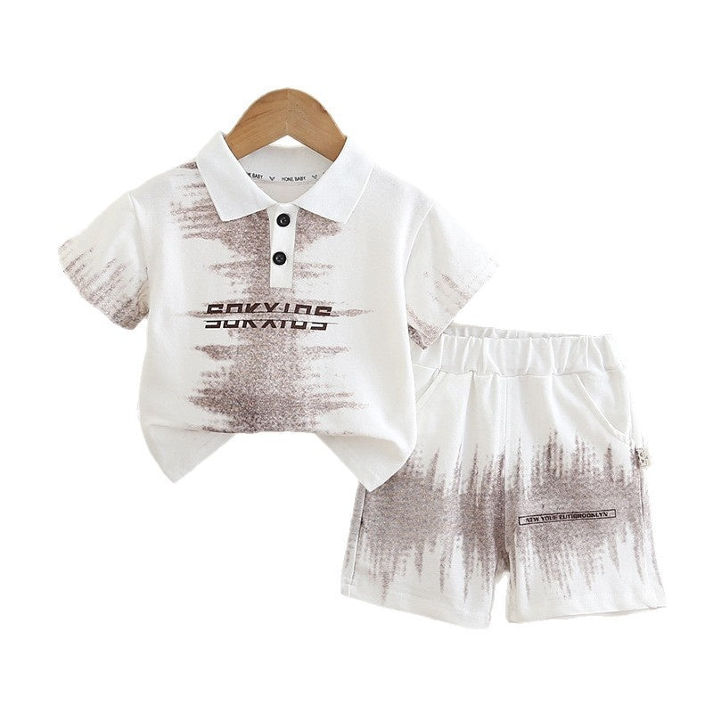 Boys' Short-Sleeve 2026 New Stylish Baby Summer Outfit with Turn-Down Collar and Tie-Dye Letter Print on the Chest, Two-Piece Set