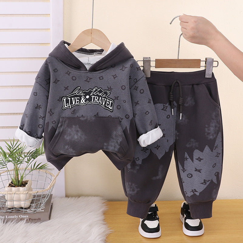 Boys' fleece-lined 2026 new autumn and winter stylish outfit, thickened casual letter-print pocket sweatshirt two-piece set for trendy little ones
