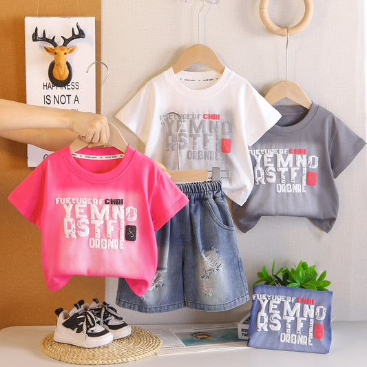 Boys' short-sleeve suit, stylish and trendy, 2026 new fashionable children's two-piece summer outfit with large English lettering