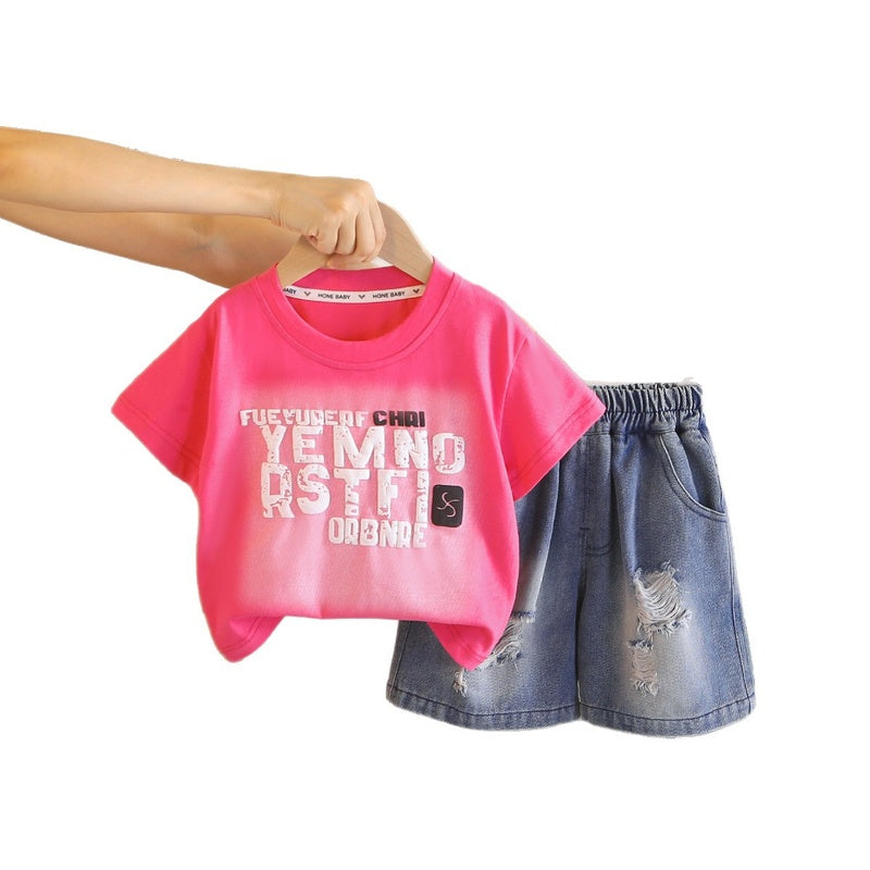 Boys' short-sleeve suit, stylish and trendy, 2026 new fashionable children's two-piece summer outfit with large English lettering