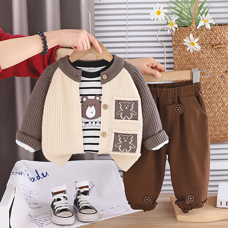 Stylish and fashionable color-blocked knitted bear three-piece suit baby boys, handsome spring outfit for toddlers, Korean-style trendy boys' clothing