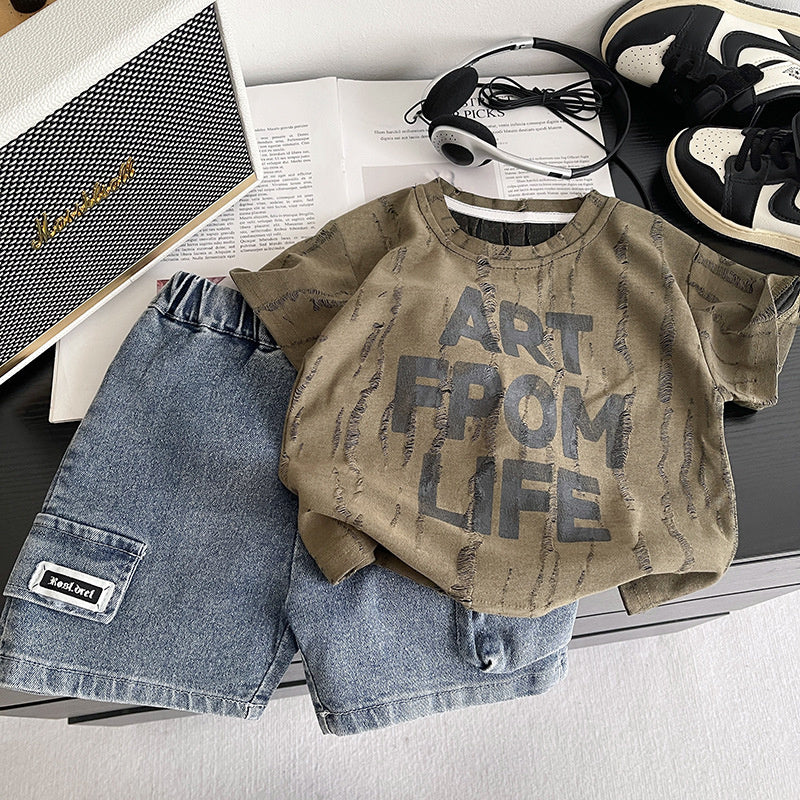 2026 New Men's Summer Outfit: Short-Sleeved Stylish Children's Retro Letter Jeans Two-Piece Set, Trendy and Cool
