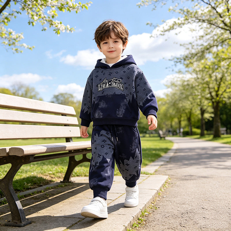 Boys' fleece-lined 2026 new autumn and winter stylish outfit, thickened casual letter-print pocket sweatshirt two-piece set for trendy little ones