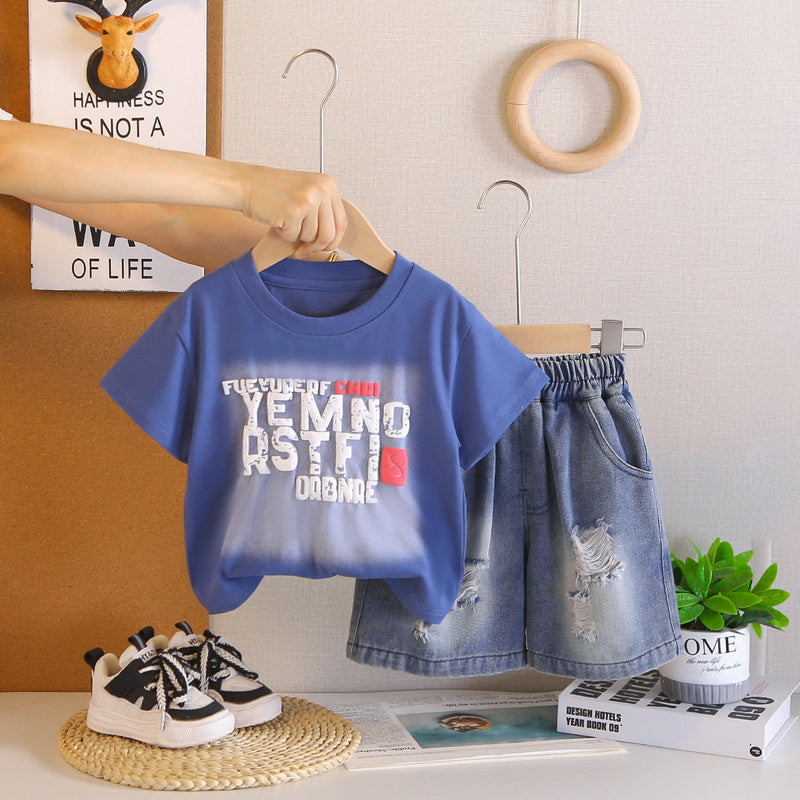 Boys' short-sleeve suit, stylish and trendy, 2026 new fashionable children's two-piece summer outfit with large English lettering