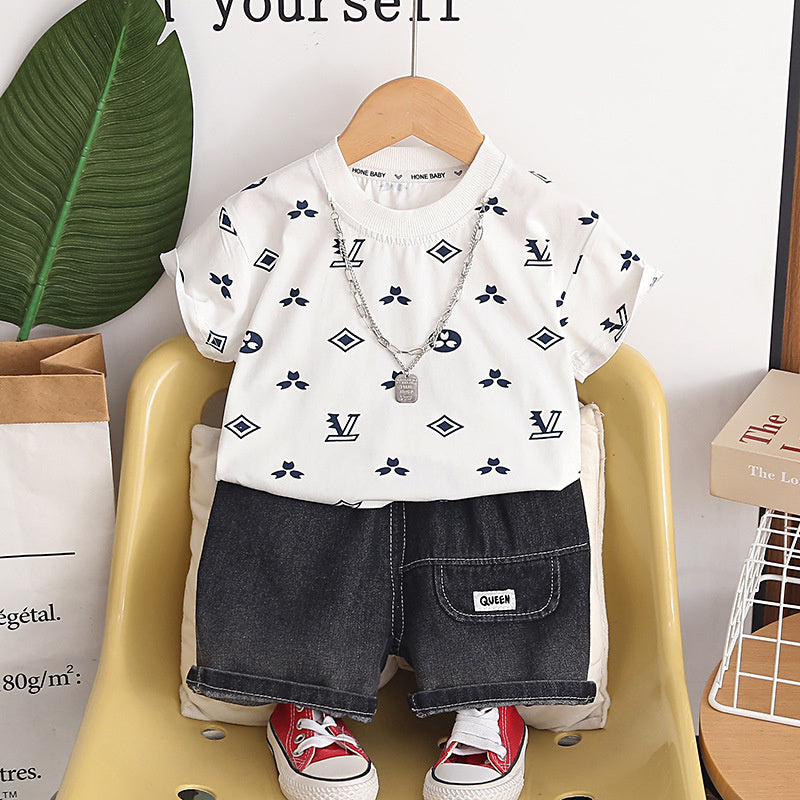 Boys' Fashionable Outfit New Style for 1-3 Year Olds, Summer Clothes with Full Letter Print, Necklace, Short Sleeve Two-Piece Set