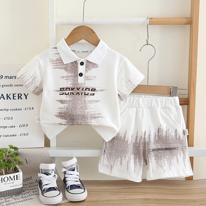 Boys' Short-Sleeve 2026 New Stylish Baby Summer Outfit with Turn-Down Collar and Tie-Dye Letter Print on the Chest, Two-Piece Set
