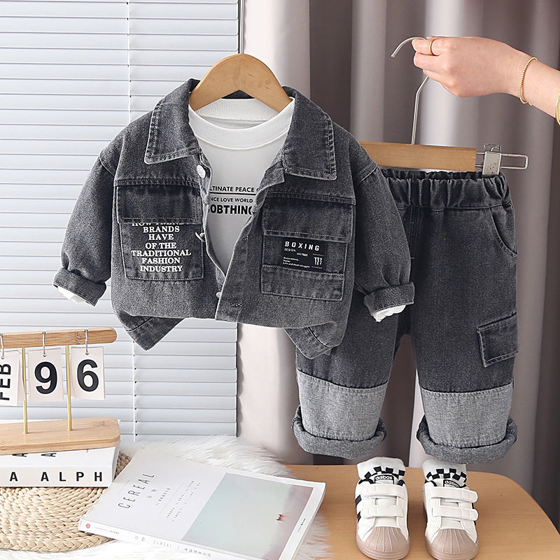 Baby's new spring collection: boys' denim letter pocket three-piece set, Korean-style casual children's stylish outfit, available for wholesale