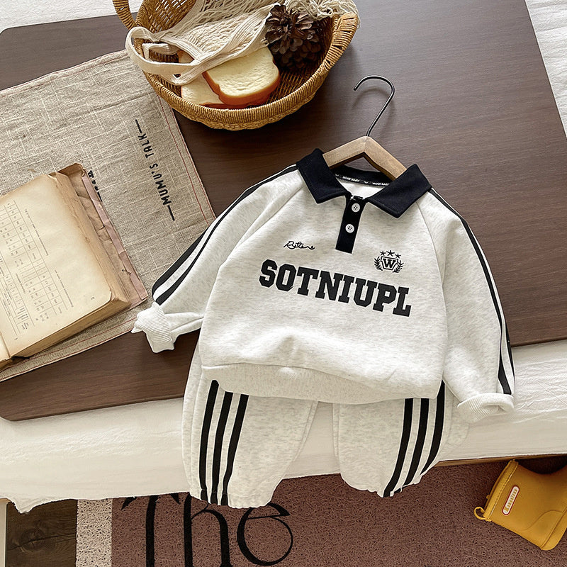 Boys' outfit with a turn-down collar letter print, stylish trendy two-piece set babies toddlers, suitable for spring and autumn
