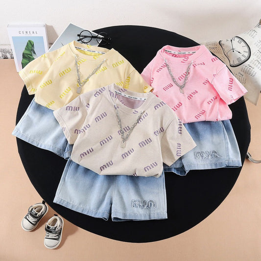 Children's Summer Outfit 2026 Model, Thin Casual Two-Piece for Boys Girls, Short-Sleeve Set with Chain and Full Letter Print, Trendy
