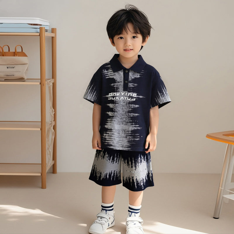 Boys' Short-Sleeve 2026 New Stylish Baby Summer Outfit with Turn-Down Collar and Tie-Dye Letter Print on the Chest, Two-Piece Set