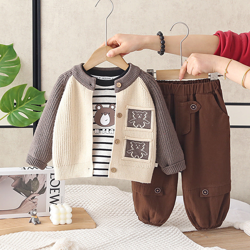 Stylish and fashionable color-blocked knitted bear three-piece suit baby boys, handsome spring outfit for toddlers, Korean-style trendy boys' clothing