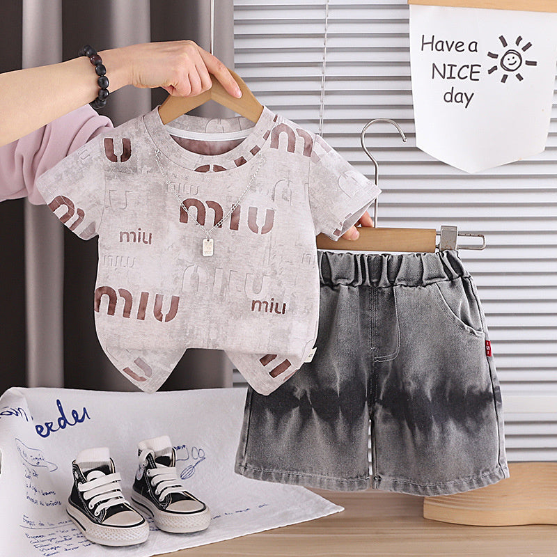 Boys' Outfit Children's Short Sleeve 2026 New Model for Young Boys Summer Casual Two-Piece Set with Necklace