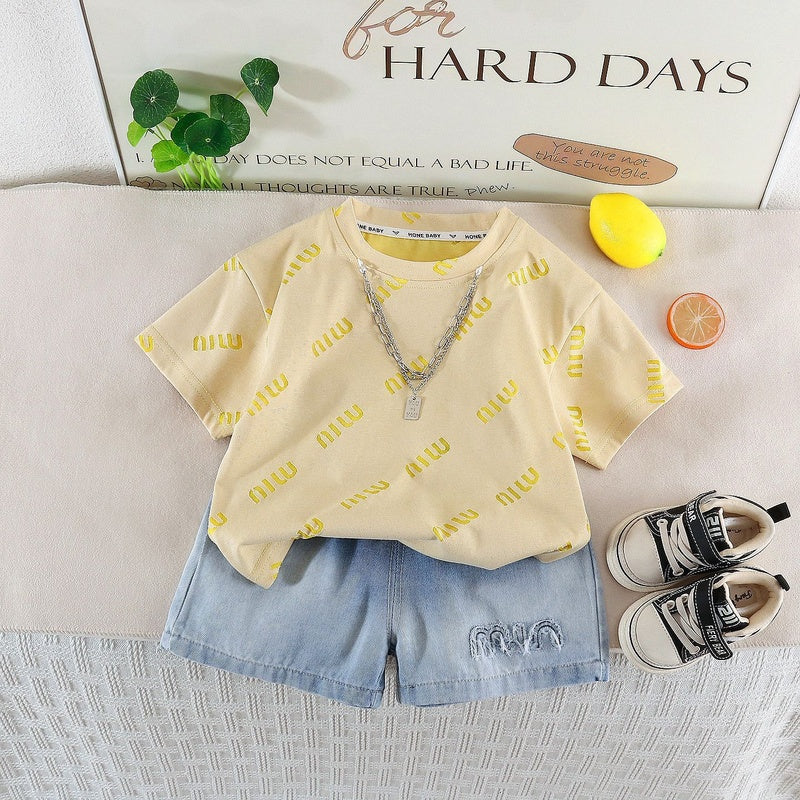 Children's Summer Outfit 2026 Model, Thin Casual Two-Piece for Boys Girls, Short-Sleeve Set with Chain and Full Letter Print, Trendy