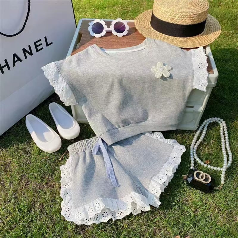 Girls' Summer Outfit: Baby Korean Style Casual Lace Trim Short Sleeve T-shirt and Shorts Two-Piece Set for Young Children, Stylish
