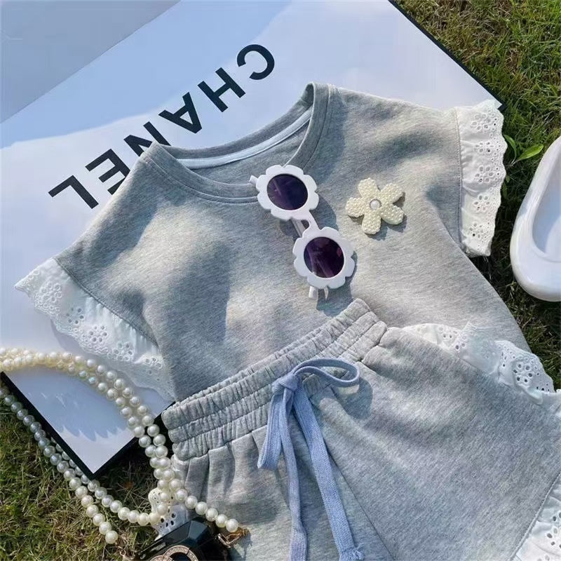 Girls' Summer Outfit: Baby Korean Style Casual Lace Trim Short Sleeve T-shirt and Shorts Two-Piece Set for Young Children, Stylish