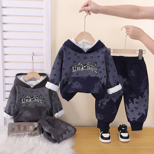 Boys' fleece-lined 2026 new autumn and winter stylish outfit, thickened casual letter-print pocket sweatshirt two-piece set for trendy little ones