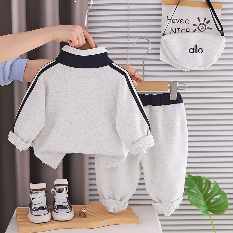 Boys' Spring Outfit 2026 New Fashionable Three-Piece Set with Letter Print on Collar Crossbody Bag, Stylish for Toddlers and Infants