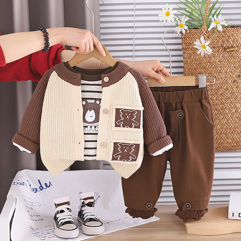 Stylish and fashionable color-blocked knitted bear three-piece suit baby boys, handsome spring outfit for toddlers, Korean-style trendy boys' clothing