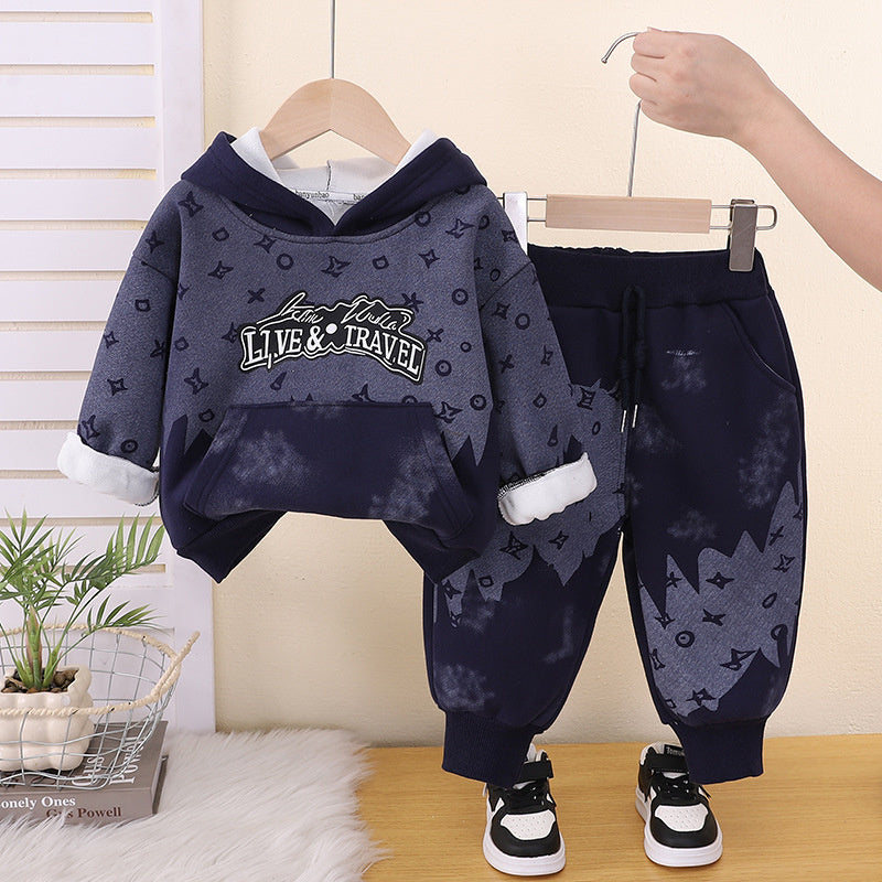 Boys' fleece-lined 2026 new autumn and winter stylish outfit, thickened casual letter-print pocket sweatshirt two-piece set for trendy little ones