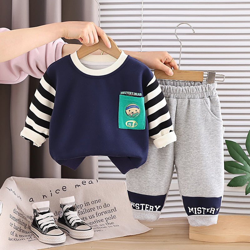 Boys' Autumn Outfit: Stylish Cartoon Pocket Bear Color-Block Sweatshirt Two-Piece Set, Cute Toddler Clothes for Babies and Children