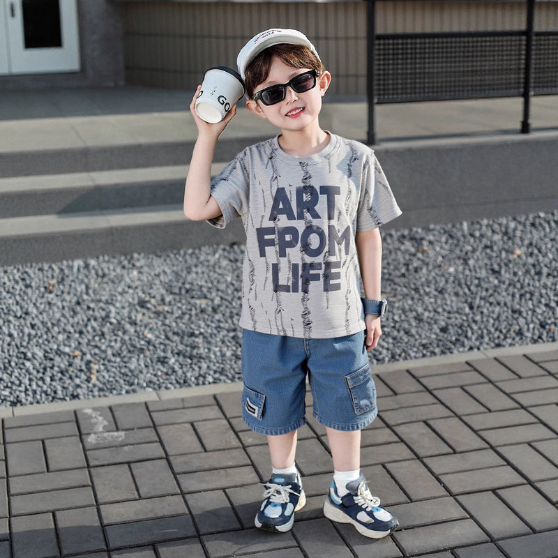2026 New Men's Summer Outfit: Short-Sleeved Stylish Children's Retro Letter Jeans Two-Piece Set, Trendy and Cool