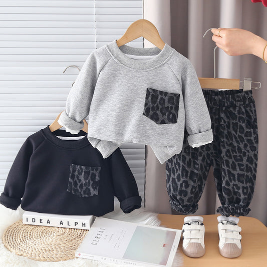 Boys' Spring and Autumn Outfit 2026 New Baby Children's Stylish Casual Leopard Print Pocket Sweatshirt Two-Piece Set Trendy