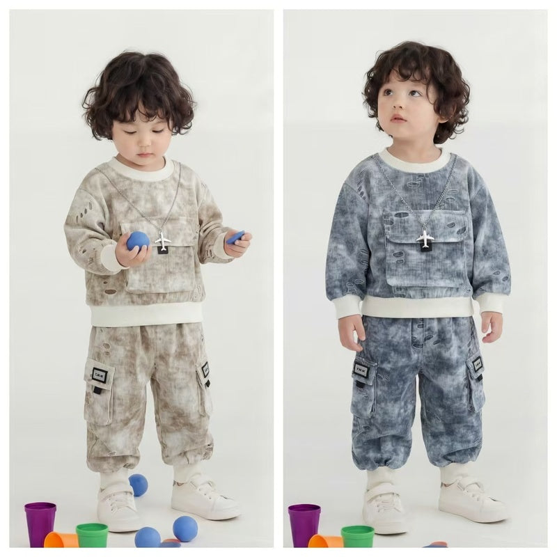 Boys' Outfit 2026 New Fashionable Children's Spring Autumn Style with Ripped Pocket and Necklace Two-Piece Set