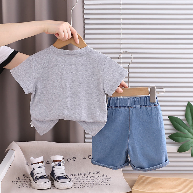Boys' Summer 2026 New Set: Monkey Banana Round Neck Short Sleeve Shorts Two-Piece Set, Stylish and Fashionable Children's Clothing