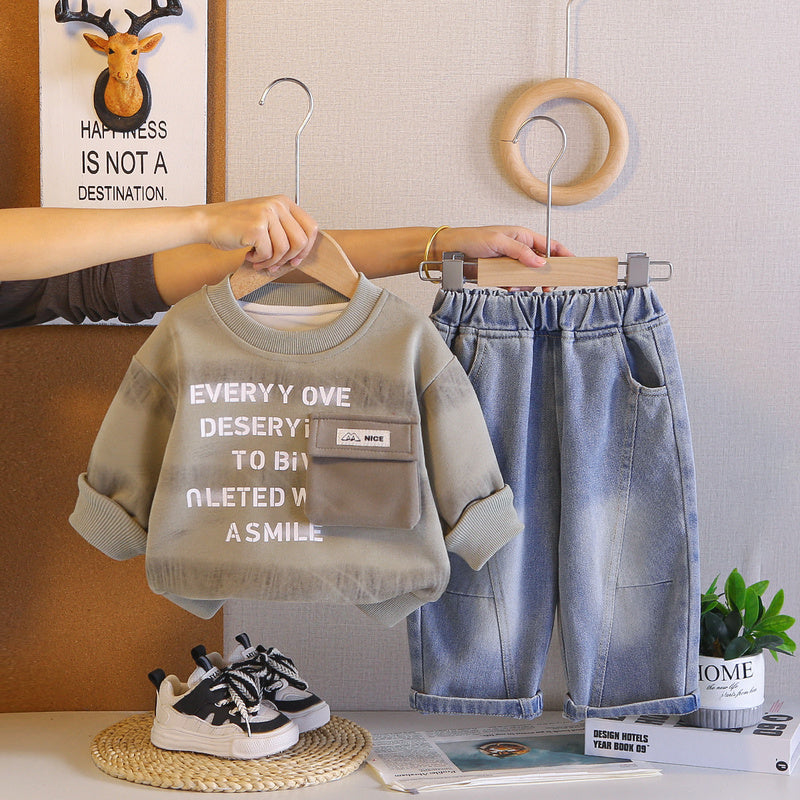 Boys' fashion two-piece set with pocket sweatshirt, stylish and trendy toddler clothing for spring