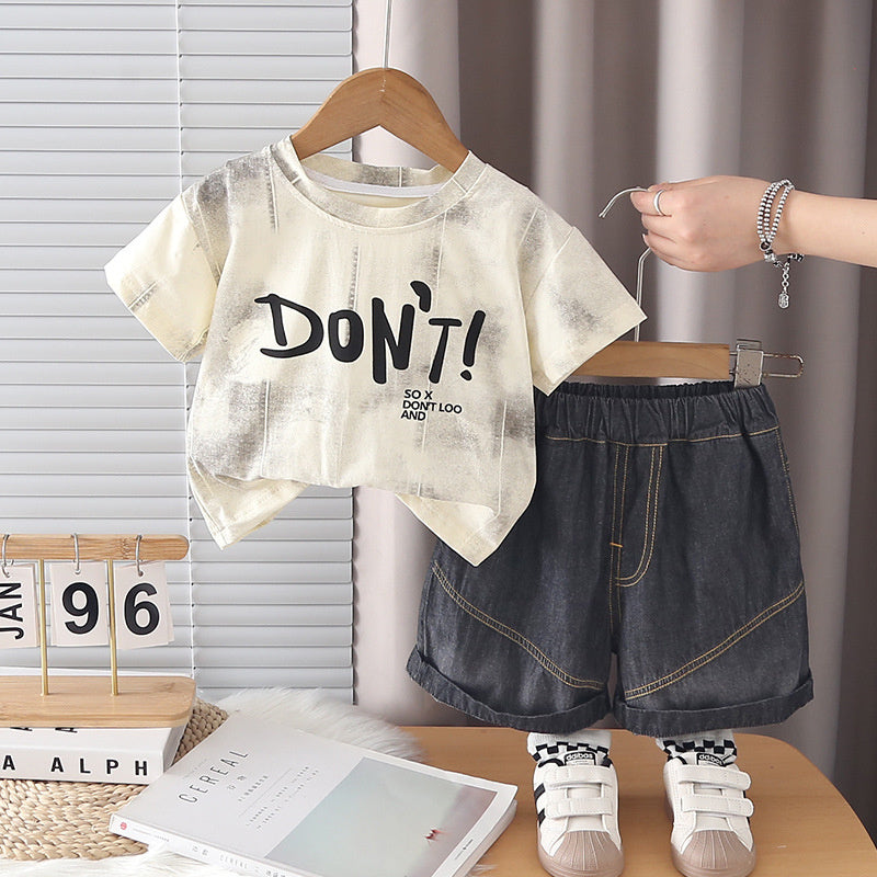 Stylish new boys with large letter print, short-sleeved children's summer set 2026, trendy two-piece outfit for toddlers