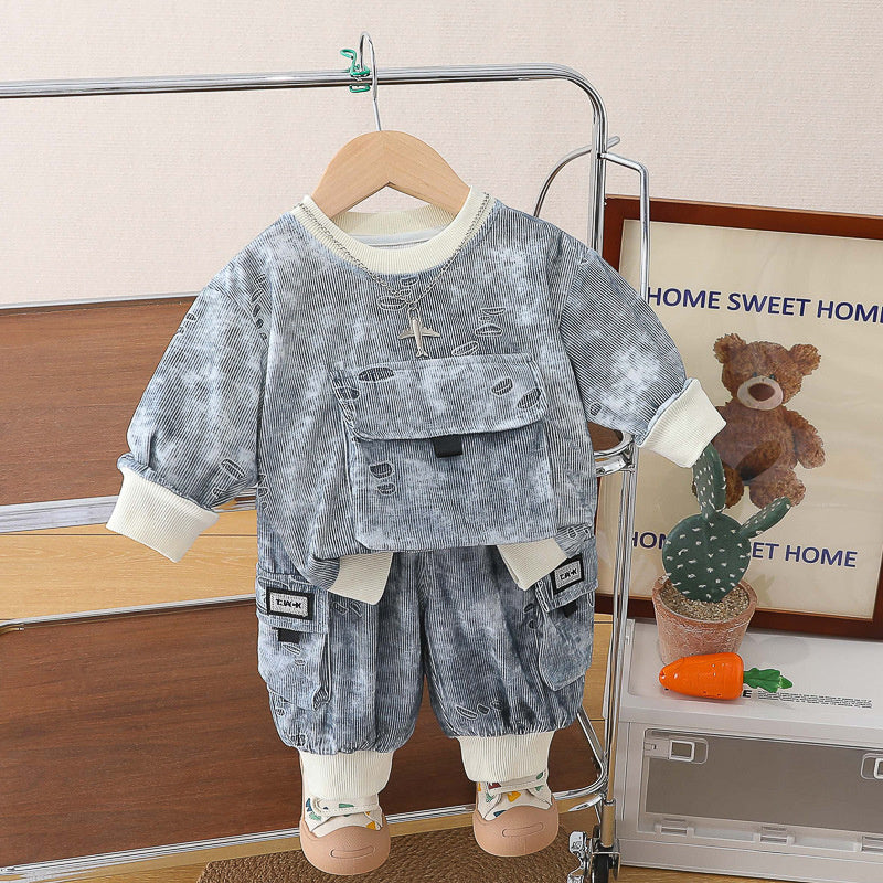 Boys' Outfit 2026 New Fashionable Children's Spring Autumn Style with Ripped Pocket and Necklace Two-Piece Set