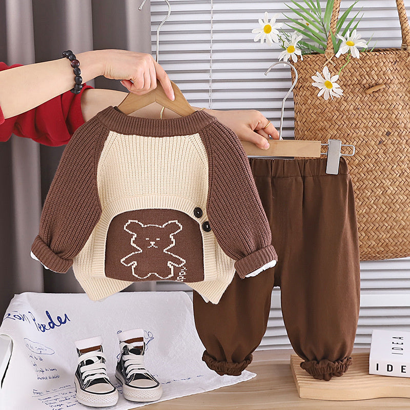 Stylish and fashionable color-blocked knitted bear three-piece suit baby boys, handsome spring outfit for toddlers, Korean-style trendy boys' clothing