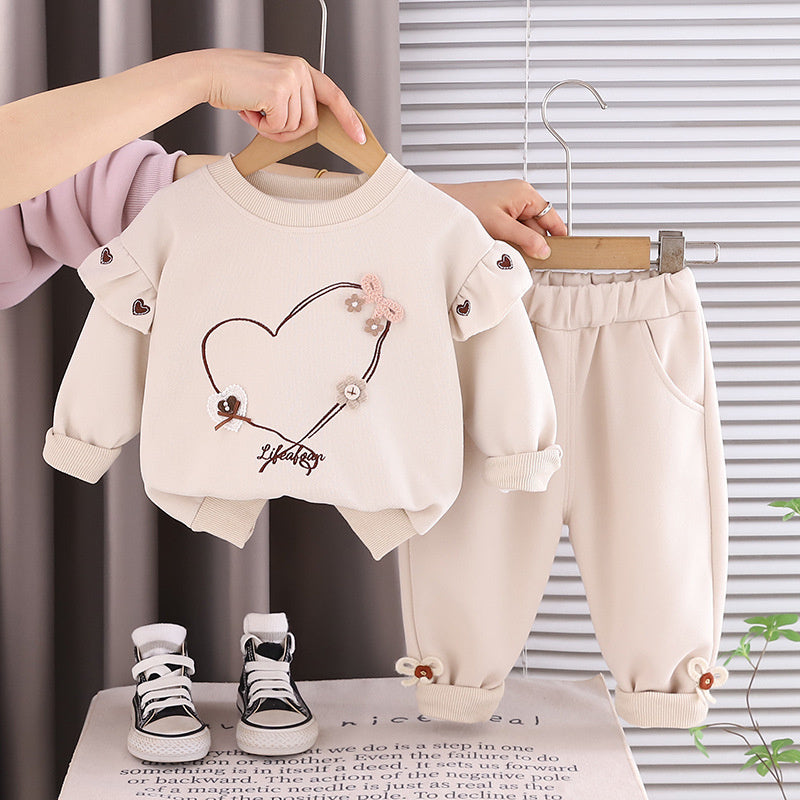 Girls' Spring and Autumn Outfit, Stylish New 2026 Model, Baby Girl's Casual Long-Sleeve Heart-Shaped Two-Piece Set, Trendy Infant Clothing