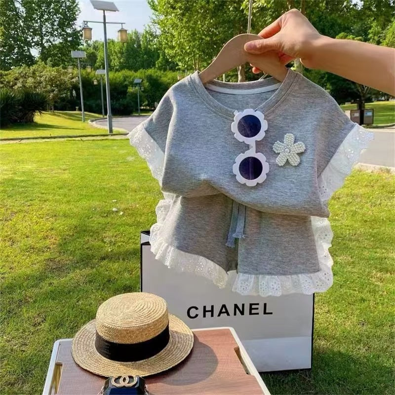 Girls' Summer Outfit: Baby Korean Style Casual Lace Trim Short Sleeve T-shirt and Shorts Two-Piece Set for Young Children, Stylish