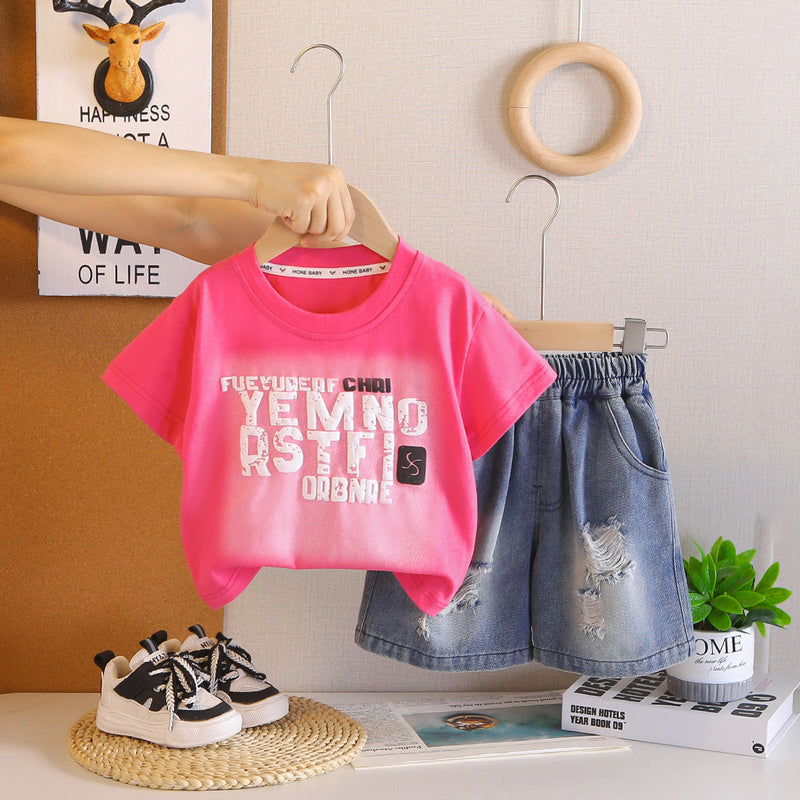 Boys' short-sleeve suit, stylish and trendy, 2026 new fashionable children's two-piece summer outfit with large English lettering