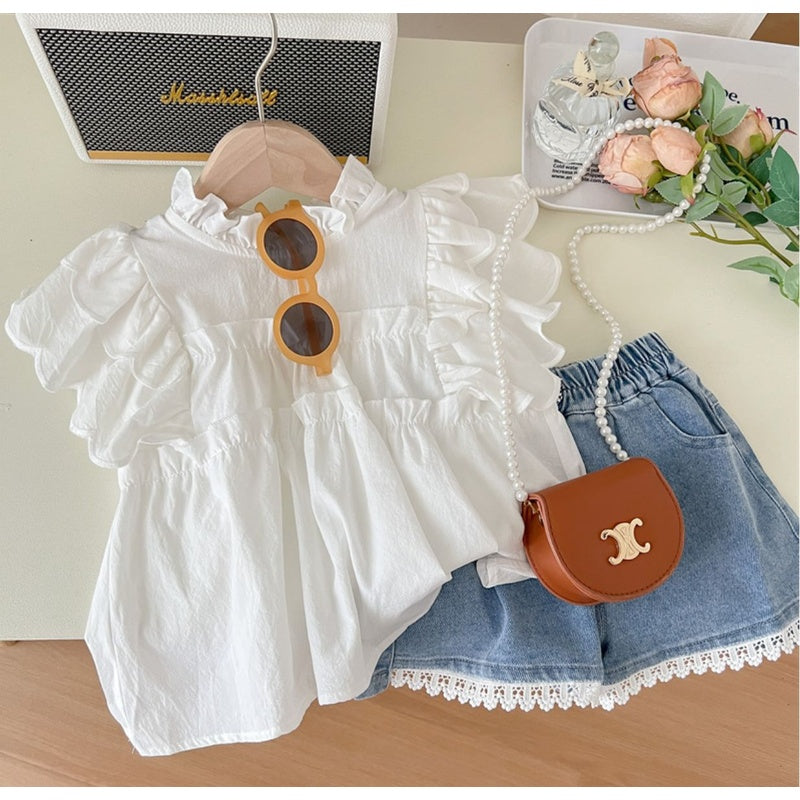 2026 Summer New Girls' Outfit: Children's Fashionable Flutter Sleeve Doll Shirt + Lace Denim Shorts Two-Piece Set